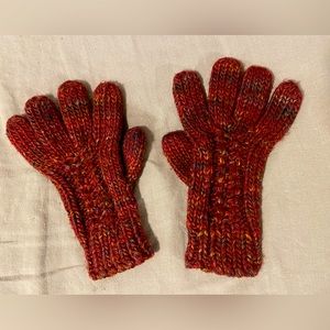 Knit crimson gloves